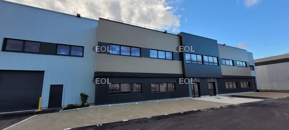 Flex in Colombier-Saugnieu for lease - Building Photo - Image 1 of 5