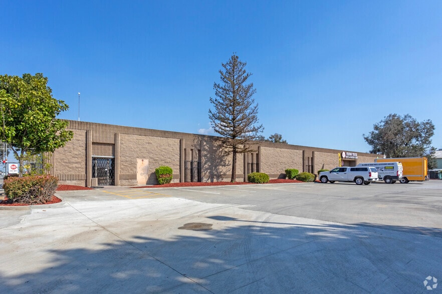 2645 S Chestnut Ave, Fresno, CA for lease - Building Photo - Image 2 of 5