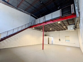 104-142 S Collins St, Arlington, TX for lease Interior Photo- Image 1 of 5