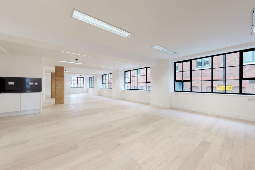 12 Hoxton Mark, London for lease - Interior Photo - Image 2 of 9