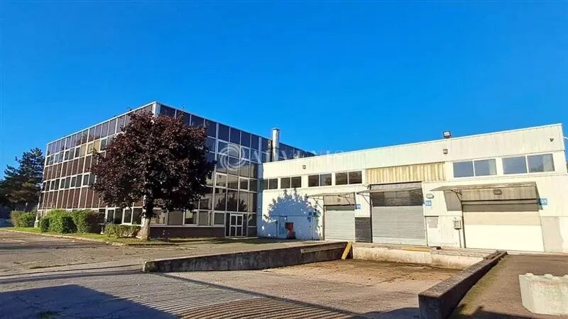 Industrial in Buc for lease - Building Photo - Image 1 of 7