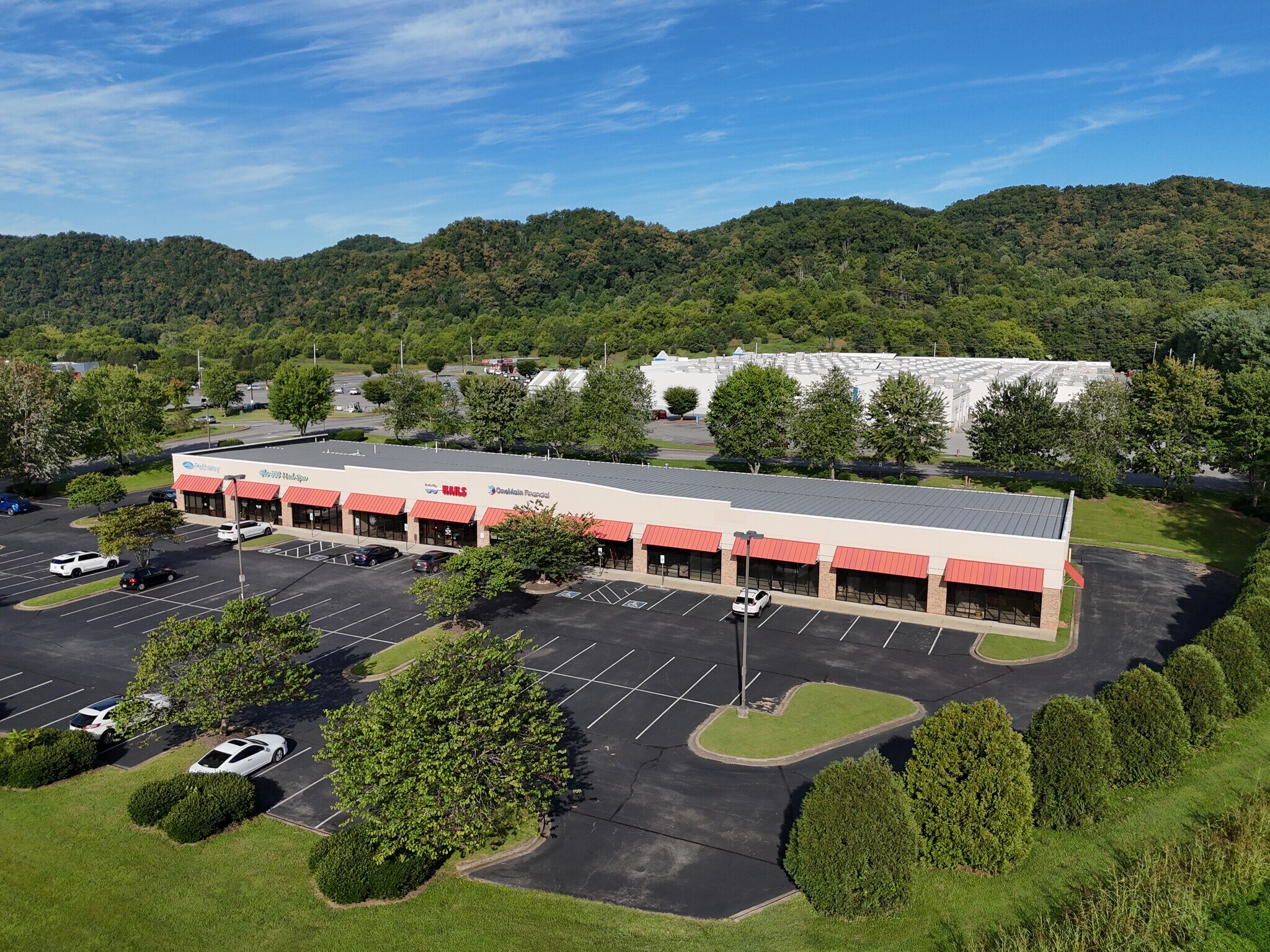 2124 Volunteer Pky, Bristol, TN for lease Primary Photo- Image 1 of 8