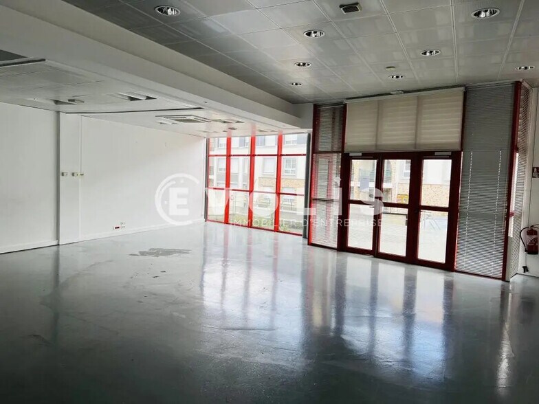 80-84 Rue De La Libération, Pontault-Combault for lease - Building Photo - Image 2 of 16