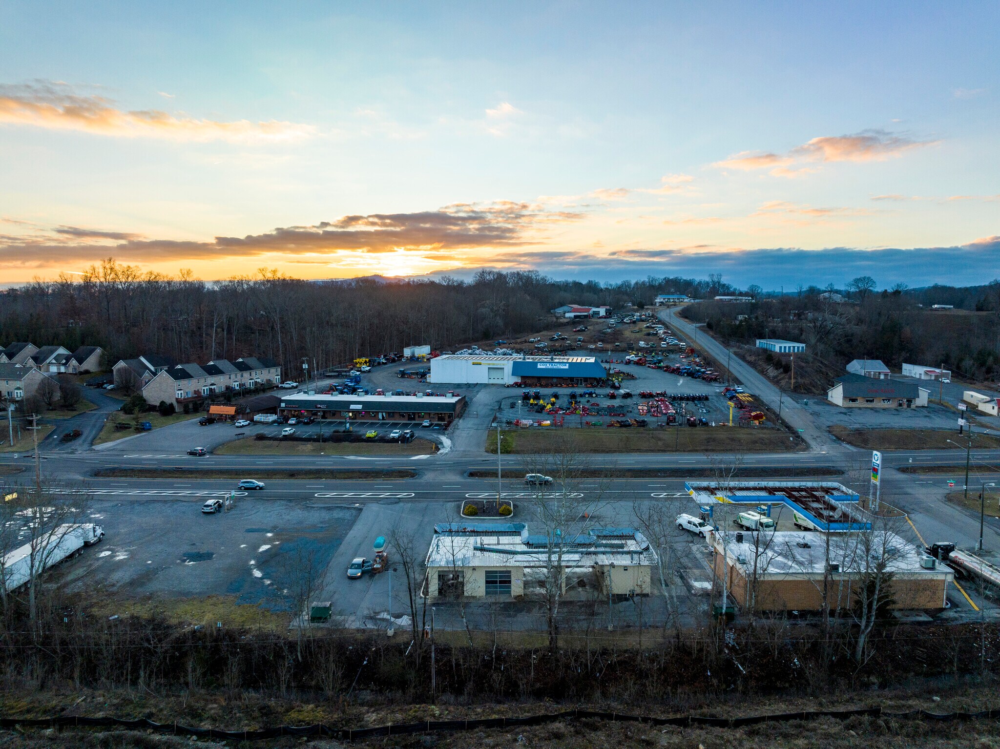 2721 N John B Dennis Hwy, Kingsport, TN 37660 Operating Car Wash