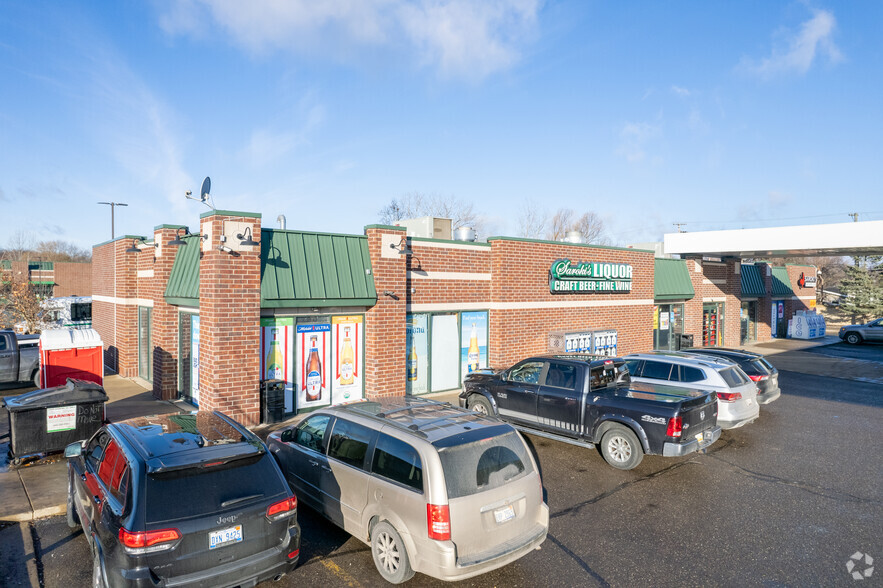 2051-2133 N Wixom Rd, Wixom, MI for lease - Primary Photo - Image 3 of 3