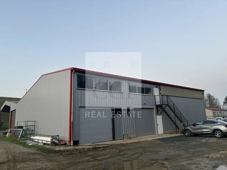 Office in Porte des Pierres Dorées for lease - Building Photo - Image 1 of 8