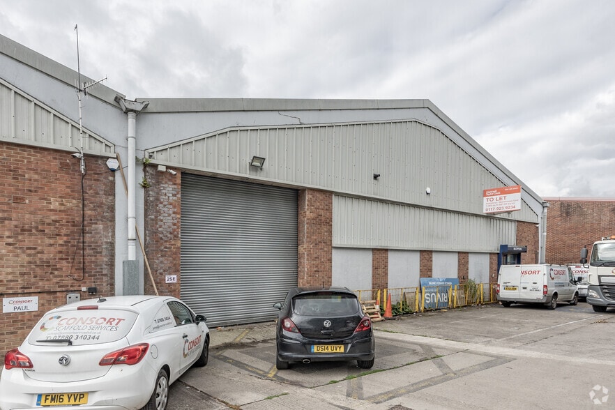 1-6 Cater Rd, Bristol for lease - Primary Photo - Image 3 of 8