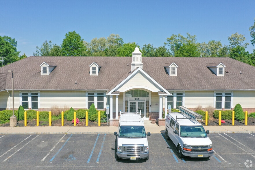 635 Cranbury Rd, East Brunswick, NJ 08816 ±10,000 SF Former Child Day