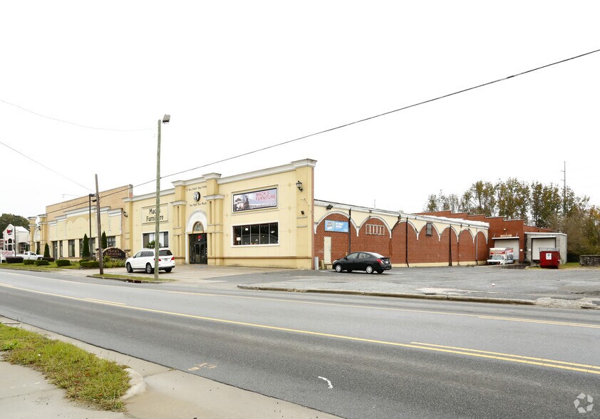 1809 Dickinson Ave, Greenville, NC 27834