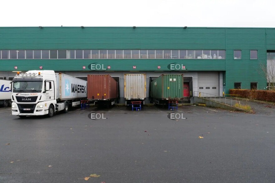 Industrial in Lauwin-Planque for lease - Building Photo - Image 2 of 5