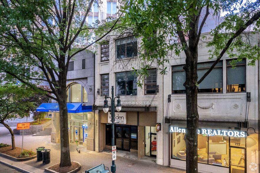 231 N Tryon St, Charlotte, NC for sale - Primary Photo - Image 1 of 1