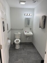 419-437 Hawkins Ave, Ronkonkoma, NY for lease Interior Photo- Image 1 of 6