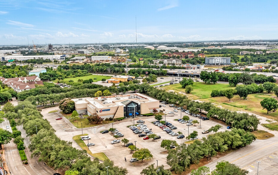 7300 W Greens Rd, Houston, TX for sale - Building Photo - Image 2 of 9