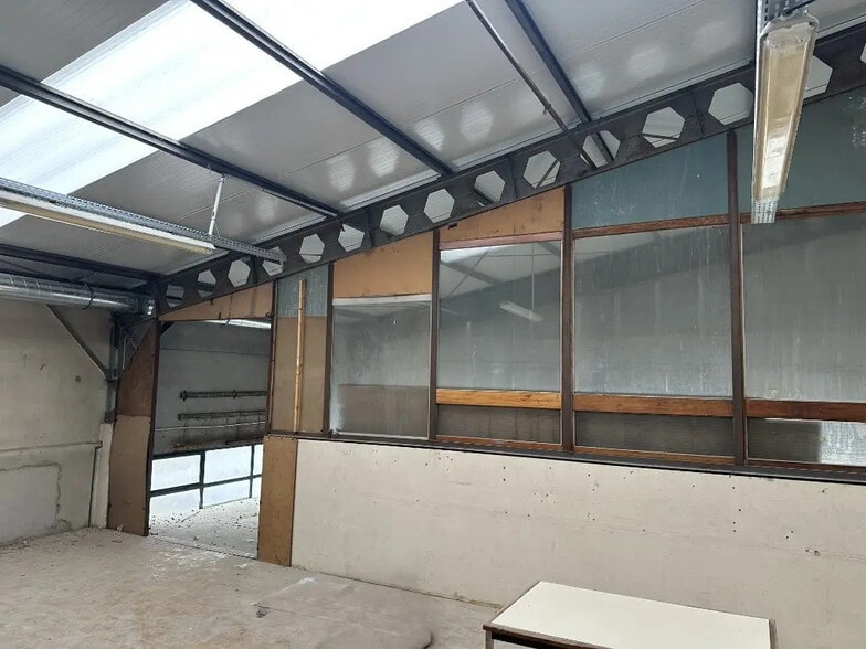 Flex in Chalon-sur-Saône for lease - Interior Photo - Image 3 of 5