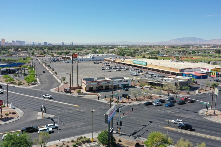 2801 W Washington Ave, Las Vegas, NV for lease - Building Photo - Image 3 of 5