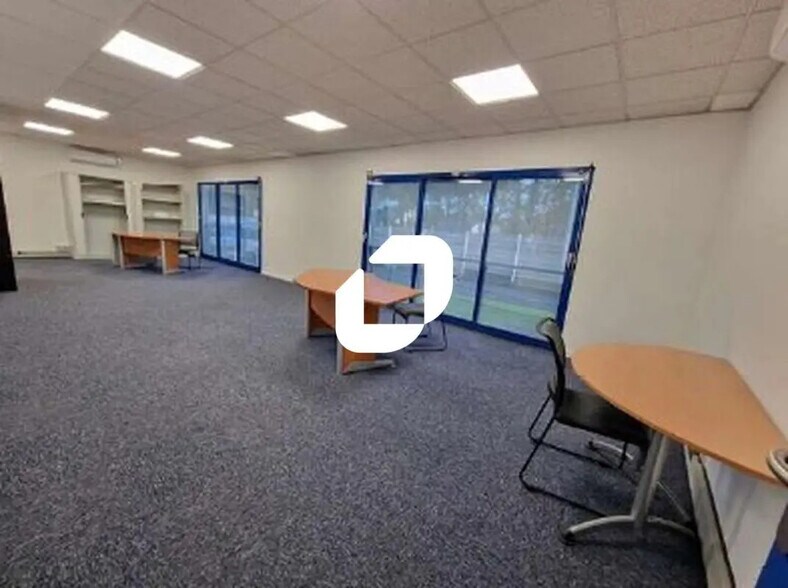 Office in Carquefou for lease - Interior Photo - Image 2 of 6