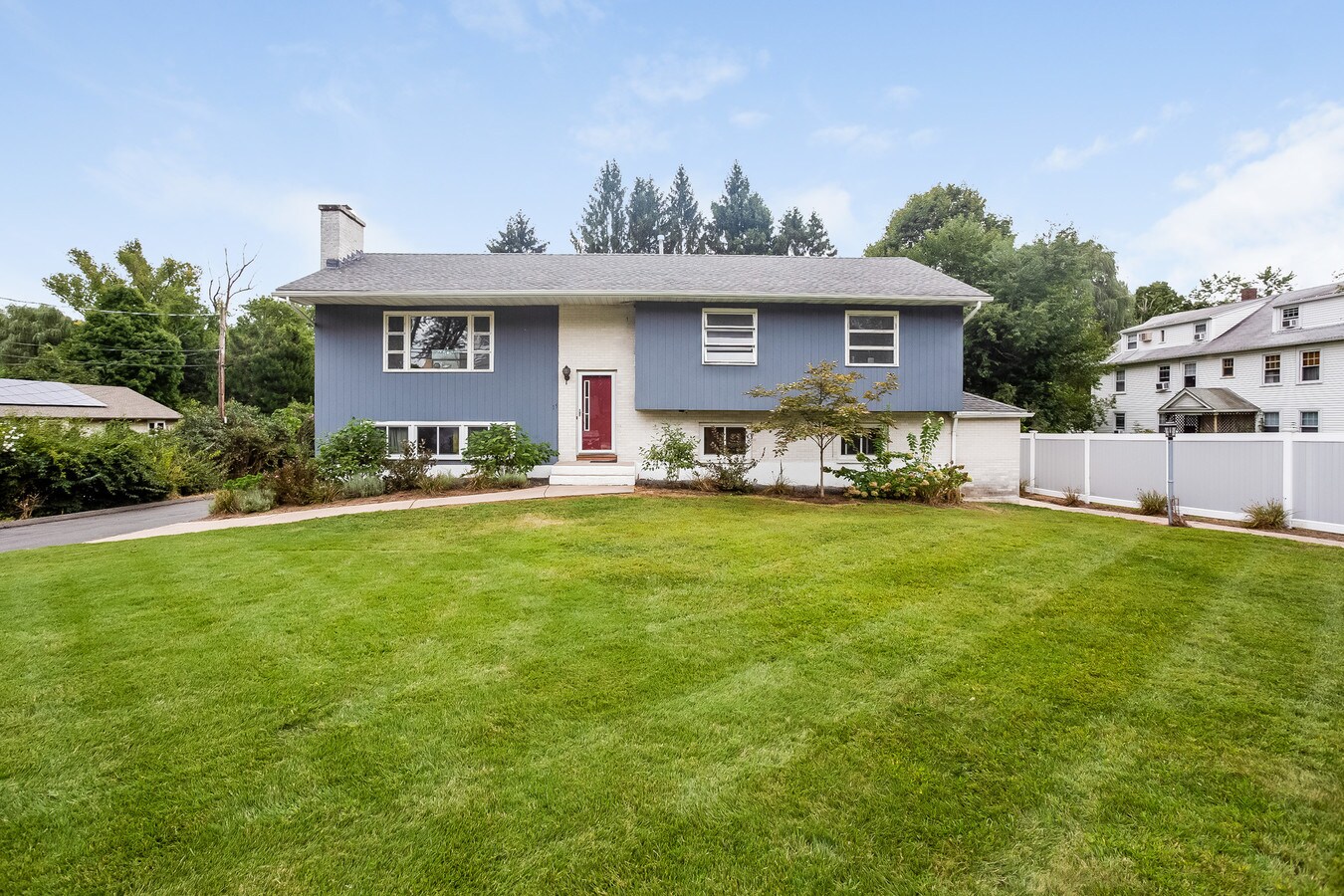 15 Winthrop St, Tariffville, CT 06081