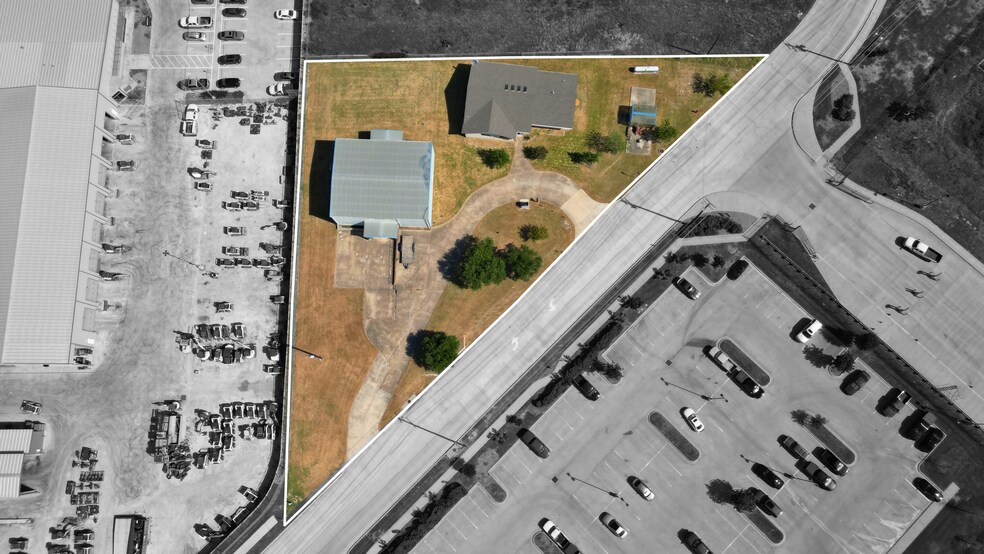 30 Roundville Ln, Round Rock, TX for lease - Building Photo - Image 1 of 9