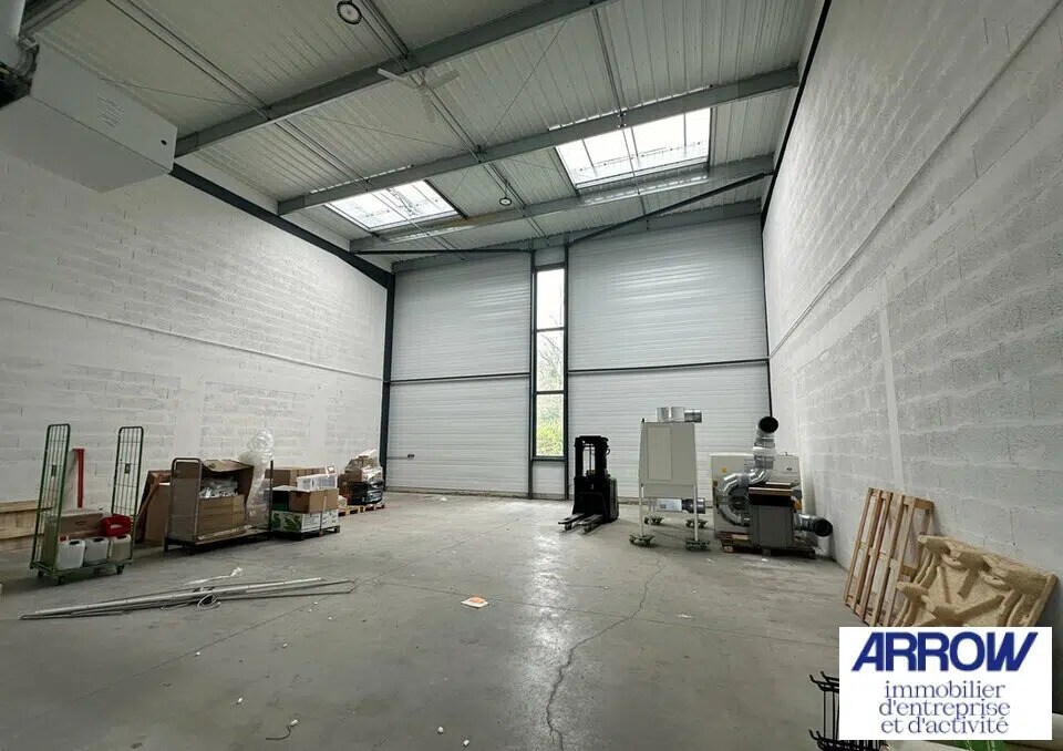 Flex in SAINT-ÉTIENNE-DE-MONTLUC for lease Building Photo- Image 1 of 13