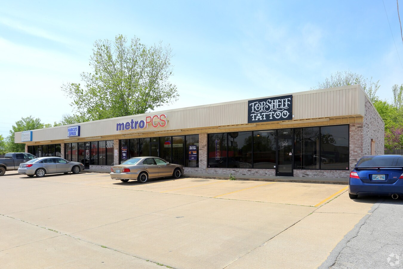 200 N Mission Dr, Sapulpa, OK 74066 Retail for Lease
