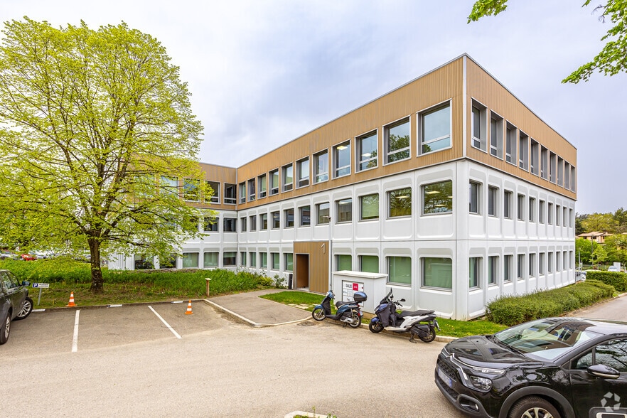 Office in Dardilly for lease - Building Photo - Image 2 of 3