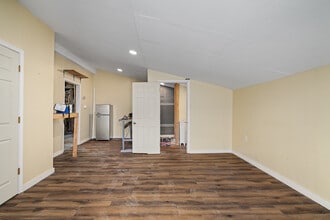 319 W 79th Ter, Kansas City, MO for lease Interior Photo- Image 1 of 6