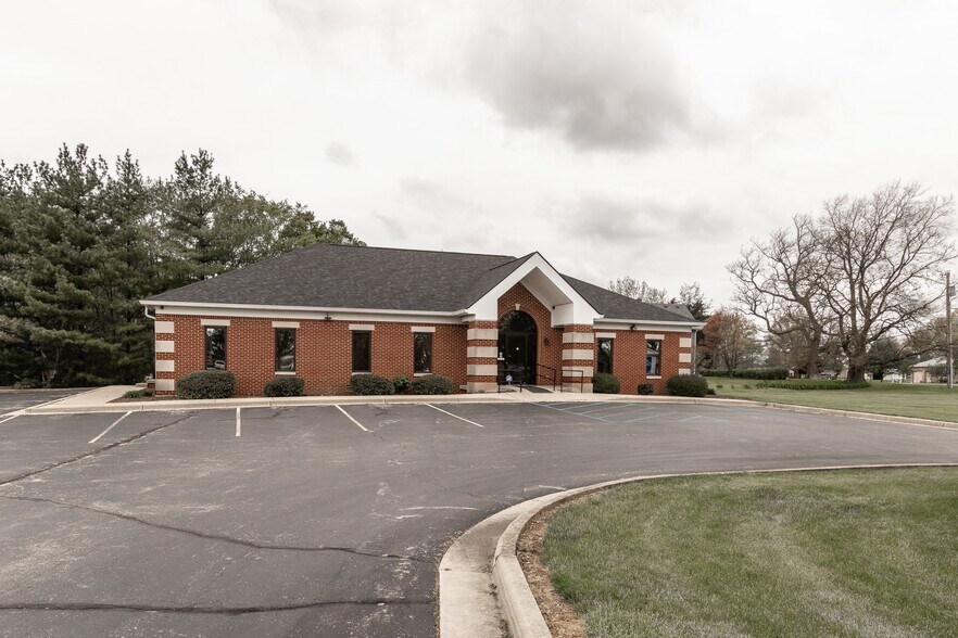 4022 Arbor Ln, New Palestine, IN 46163