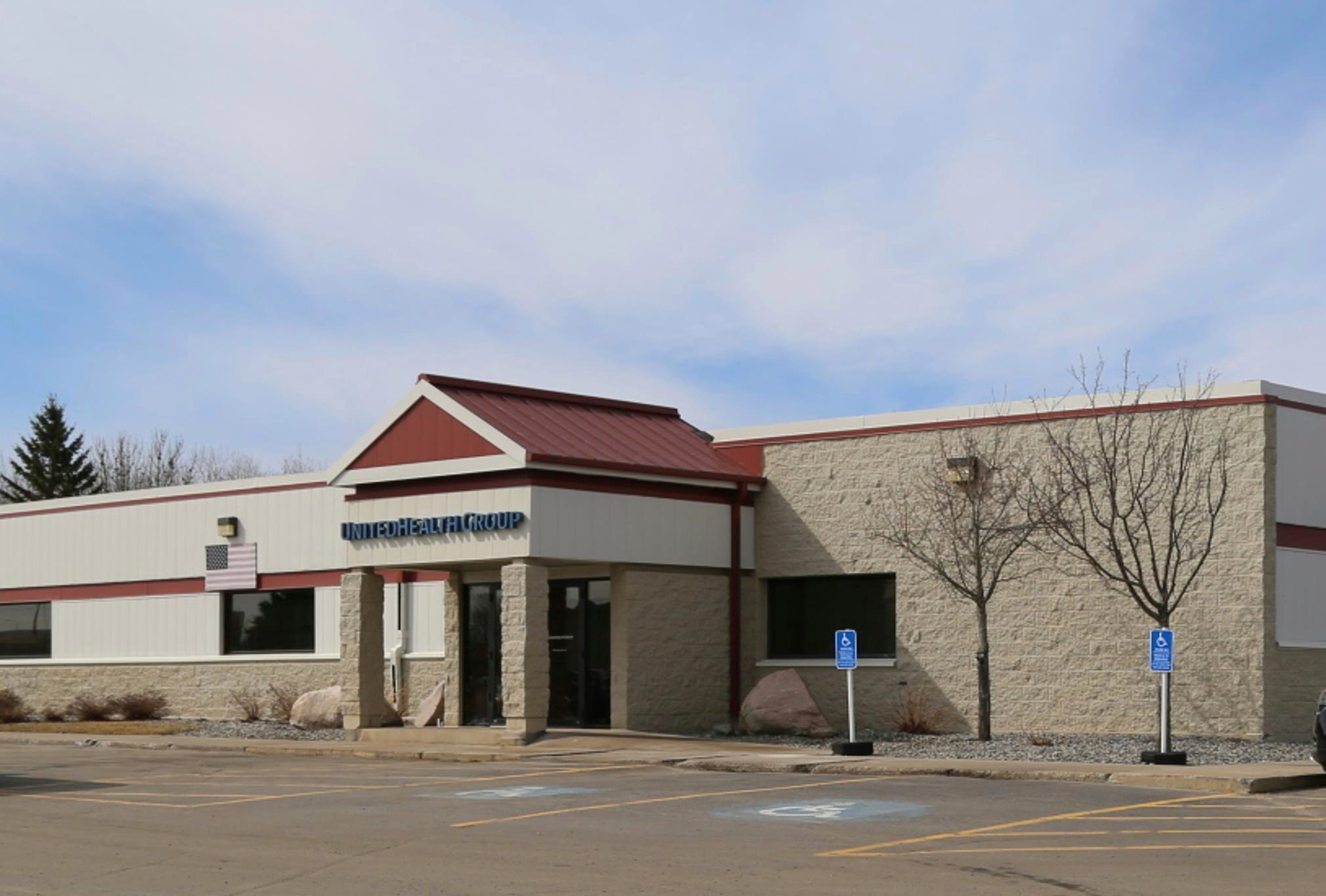 1902 Valley Pine Cir, International Falls, MN for sale Primary Photo- Image 1 of 1