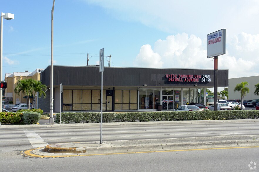 795 W 49th St, Hialeah, FL for lease - Building Photo - Image 2 of 4