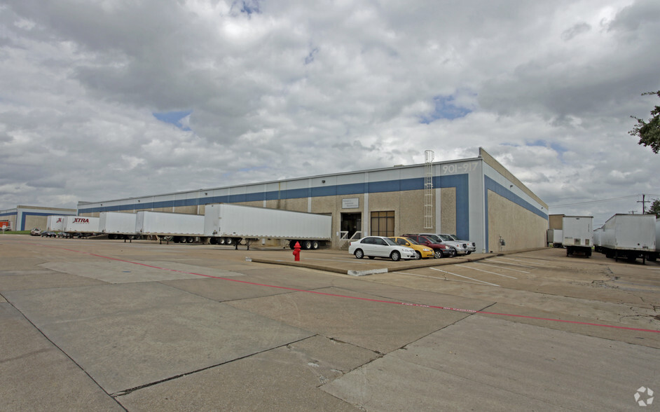 901-917 Parkway Dr, Grand Prairie, TX for sale - Building Photo - Image 1 of 1