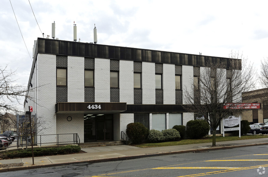 4434-4436 Amboy Rd, Staten Island, NY for lease - Building Photo - Image 1 of 5