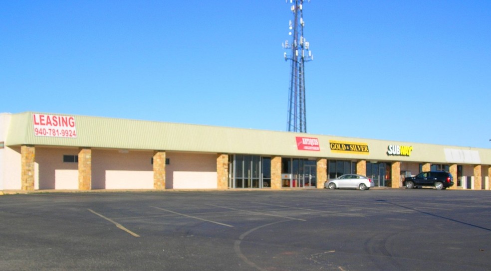 208 S Red River Expy, Burkburnett, TX for lease - Building Photo - Image 1 of 1