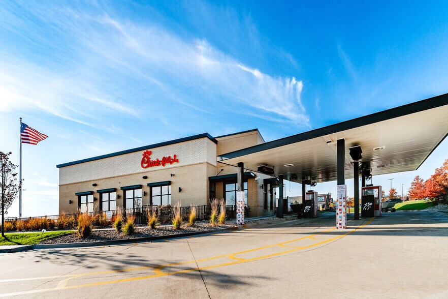 962 Breckenridge Ln, Louisville, KY for sale - Primary Photo - Image 1 of 1