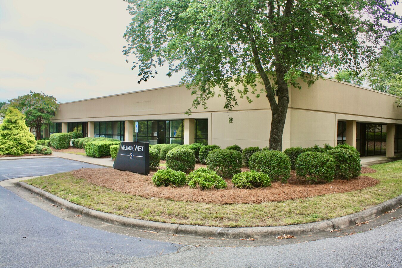 7817 National Service Rd, Greensboro, NC 27409 - Airpark 5 | LoopNet - 7900 National Service Road Greensboro Nc