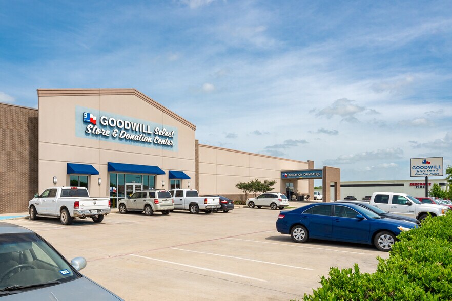 2804 Wood Ridge Blvd, Brenham, TX for sale - Building Photo - Image 1 of 1