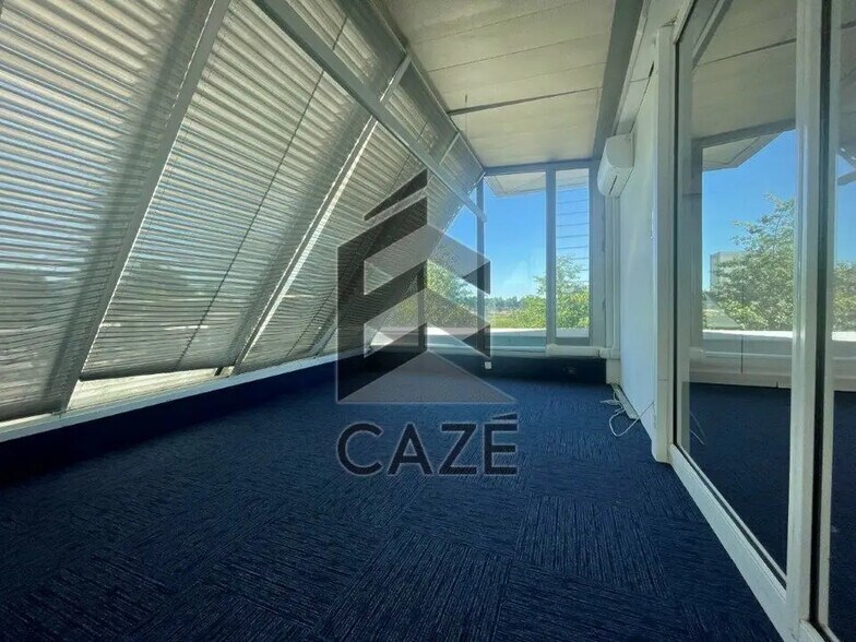 Office in Bordeaux for lease - Building Photo - Image 3 of 5