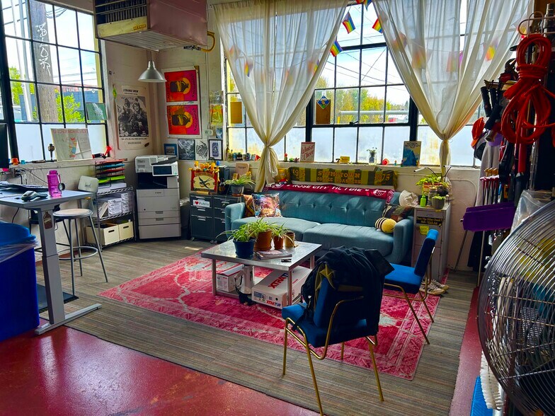 1315 SE 9th Ave, Portland, OR for lease - Interior Photo - Image 2 of 21