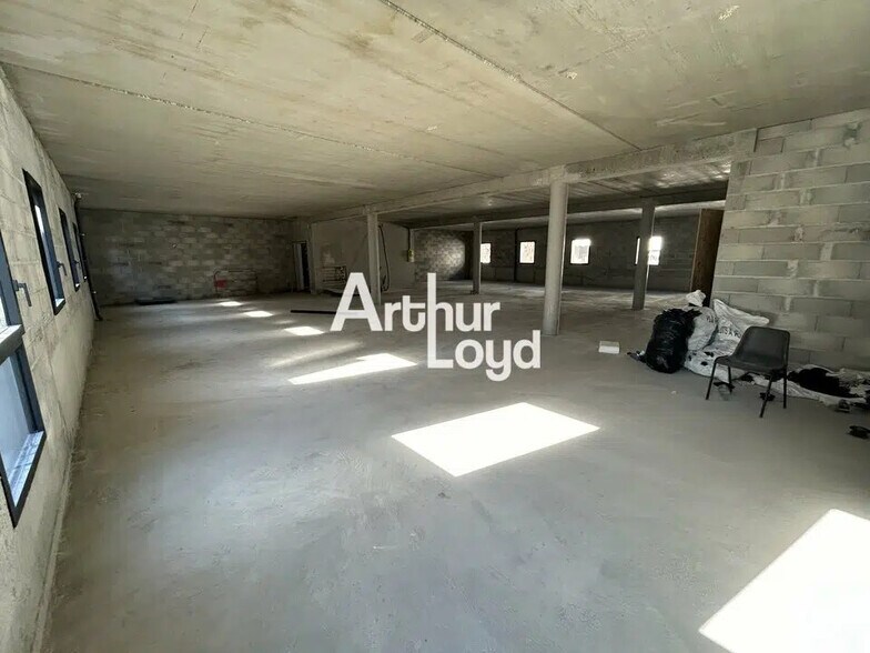 Flex in Fréjus for lease - Interior Photo - Image 2 of 10