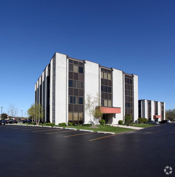 625 Plainfield Rd, Willowbrook, IL for lease - Building Photo - Image 1 of 6