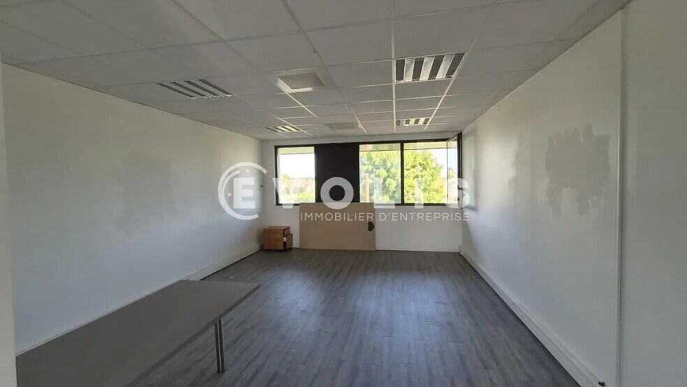 Office in Chanteloup-en-Brie for lease - Building Photo - Image 2 of 4