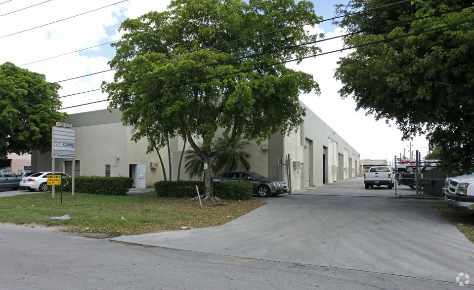 8001-8037 NW 54th St, Doral, FL for lease - Primary Photo - Image 3 of 6