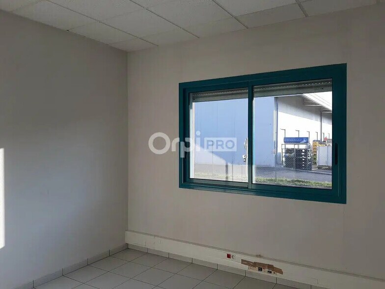 Office in Valence for lease - Building Photo - Image 3 of 9