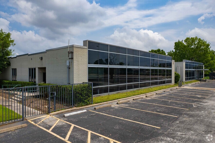 17015 Aldine Westfield Rd, Houston, TX for lease - Building Photo - Image 3 of 5