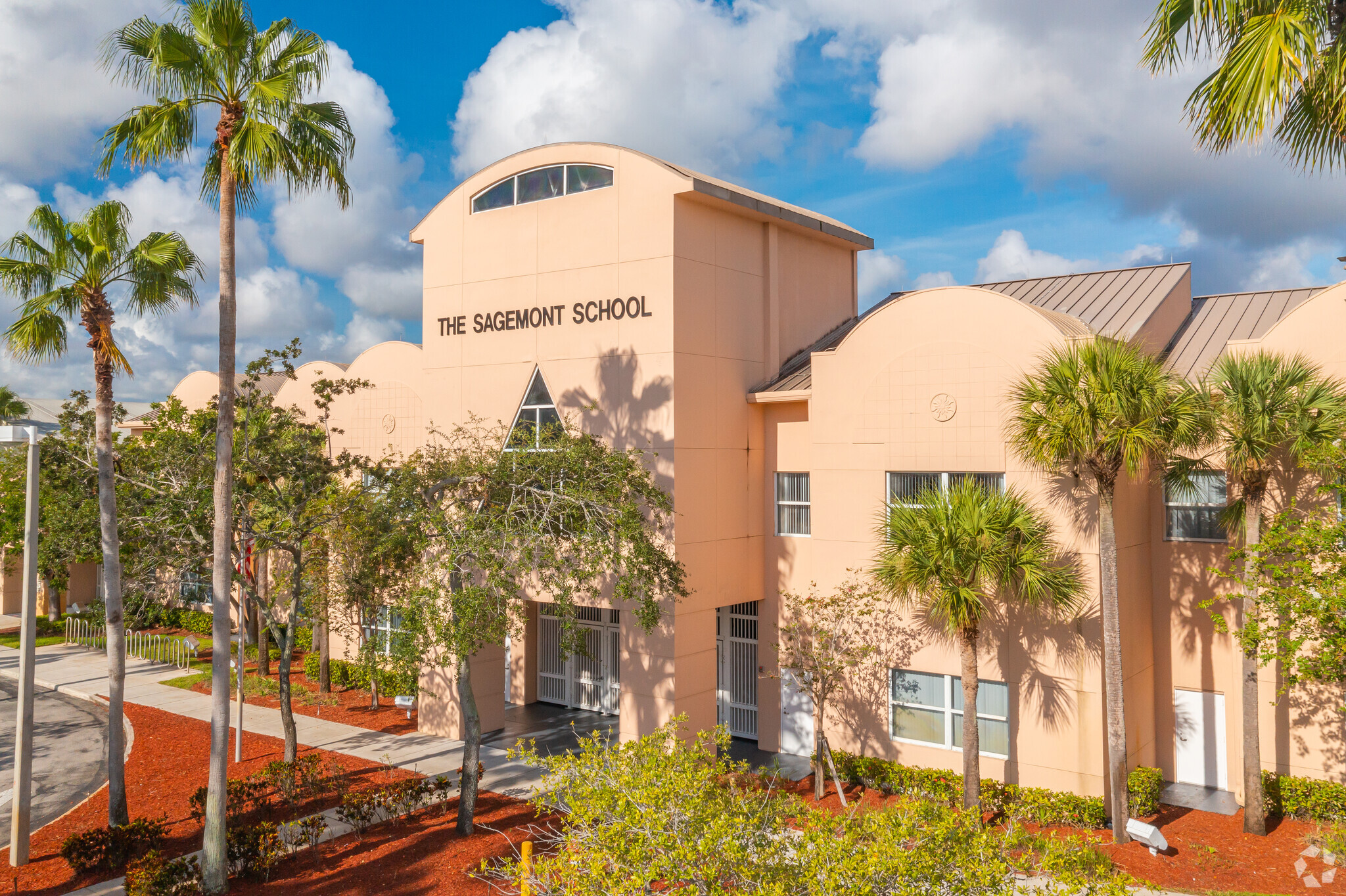 2585 Glades Cir, Weston, FL for sale Primary Photo- Image 1 of 1