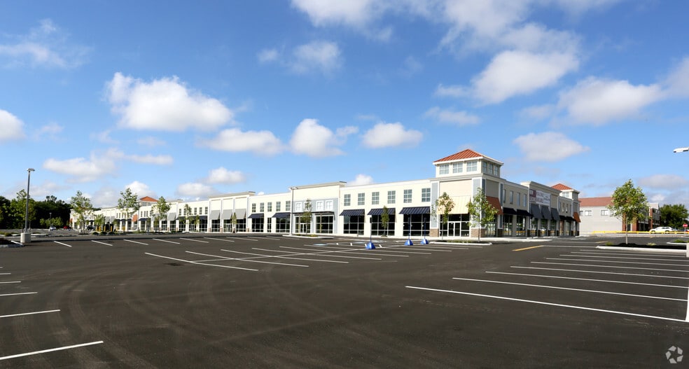 655 S Willow St, Manchester, NH for lease - Building Photo - Image 1 of 16