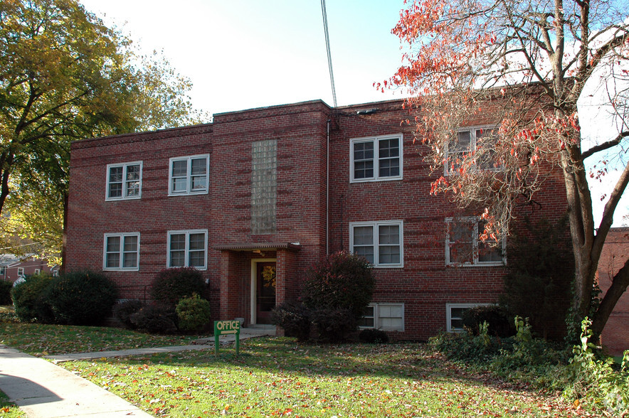 2703 Hollywood Ct, Reading, PA for sale - Primary Photo - Image 1 of 1