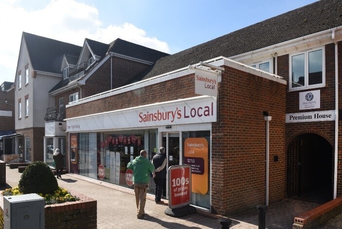 The Broadway, Farnham Common for lease - Building Photo - Image 1 of 8