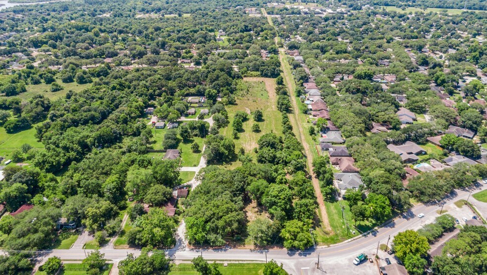 2201 Cedar Bayou Rd, Baytown, TX for sale - Building Photo - Image 1 of 1