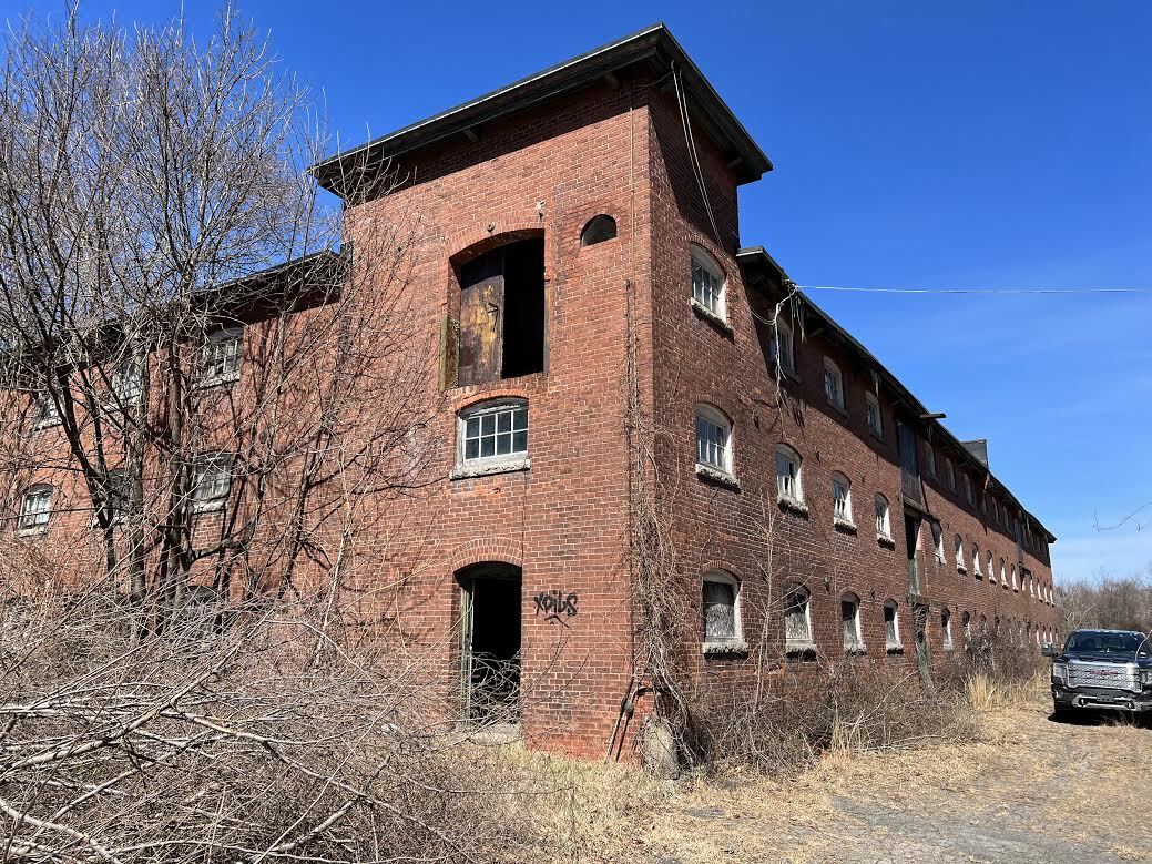 20 Privilege St, Woonsocket, RI 02895 Waterfront 192k SF mill6.54