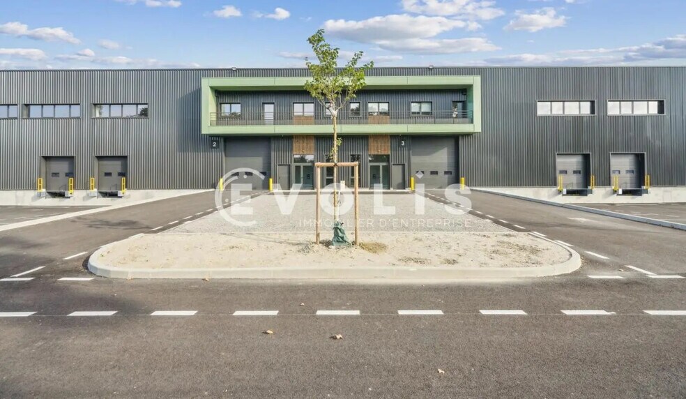 Flex in Graveson for lease - Building Photo - Image 1 of 10